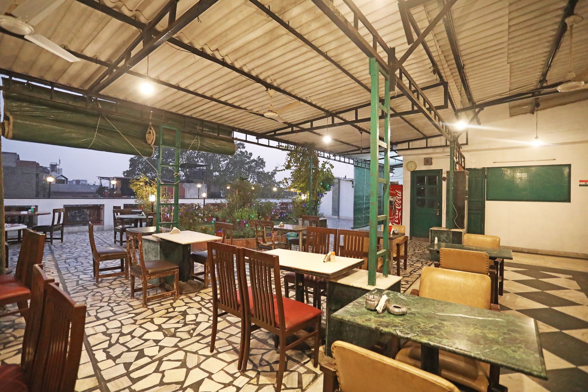 Capital O 10750 Hotel Vivek New Delhi Ngoại thất bức ảnh